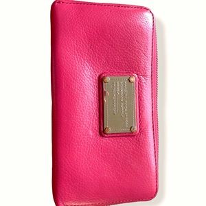 Marc Jacobs pink wallet